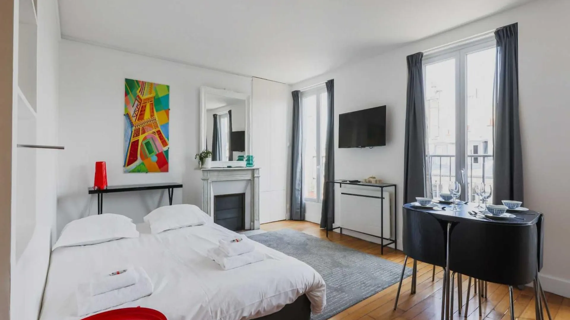 Luminous 1Bdr Witha C&Balcony-Marais Louvre Apartment Paris